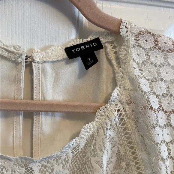 Torrid Cream Georgette Lace Mix Sleeve Top Sz 3X - Picture 5 of 7